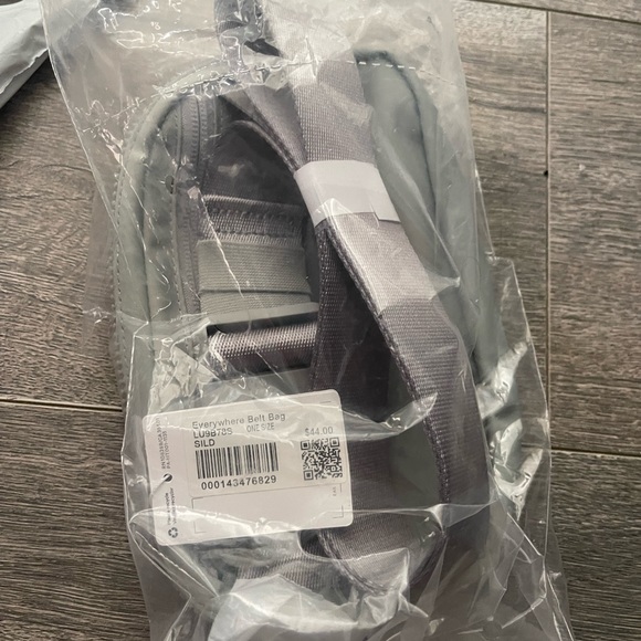 Lululemon Everywhere Belt Bag SILD - Picture 7 of 7